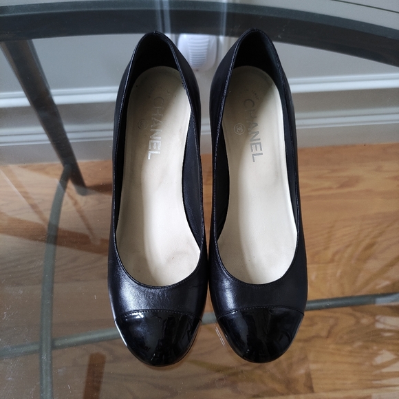 Chanel Interlocking CC Logo Patent Leather Cap Toe Wedge Pumps 38 black - Picture 2 of 16